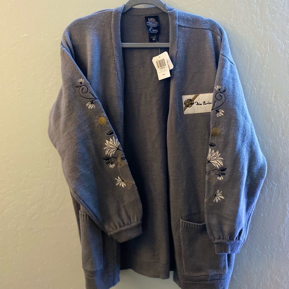 New with tags Her Universe Studio Gihibli Kiki’s Service Women’s Cardigan!!!